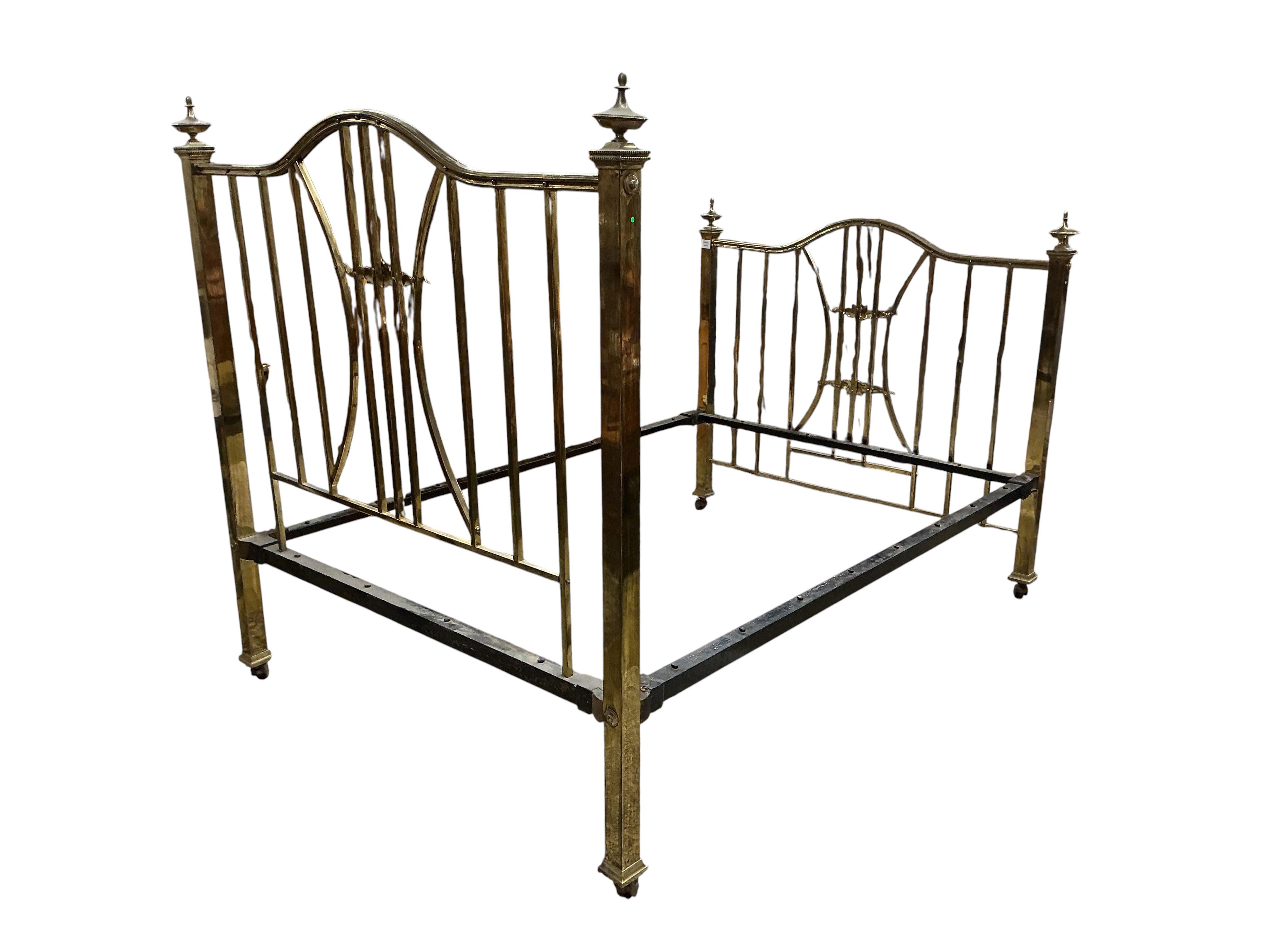 An Edwardian brass double bed frame, width 136cm, length 209cm, height 155cm
